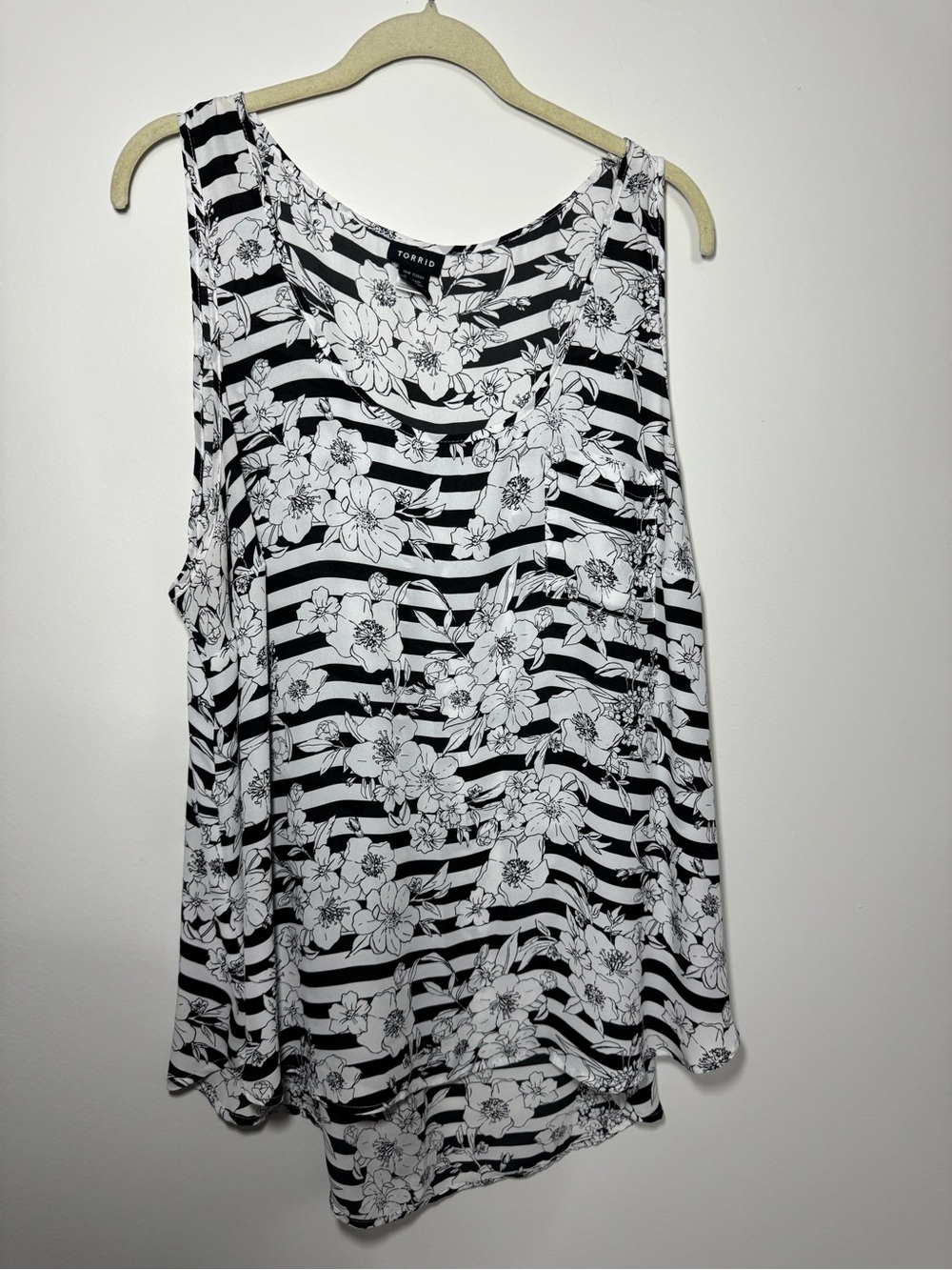 EUC Torrid High Low Black White Stripe Floral Tank Top Size 2 18/20 2X